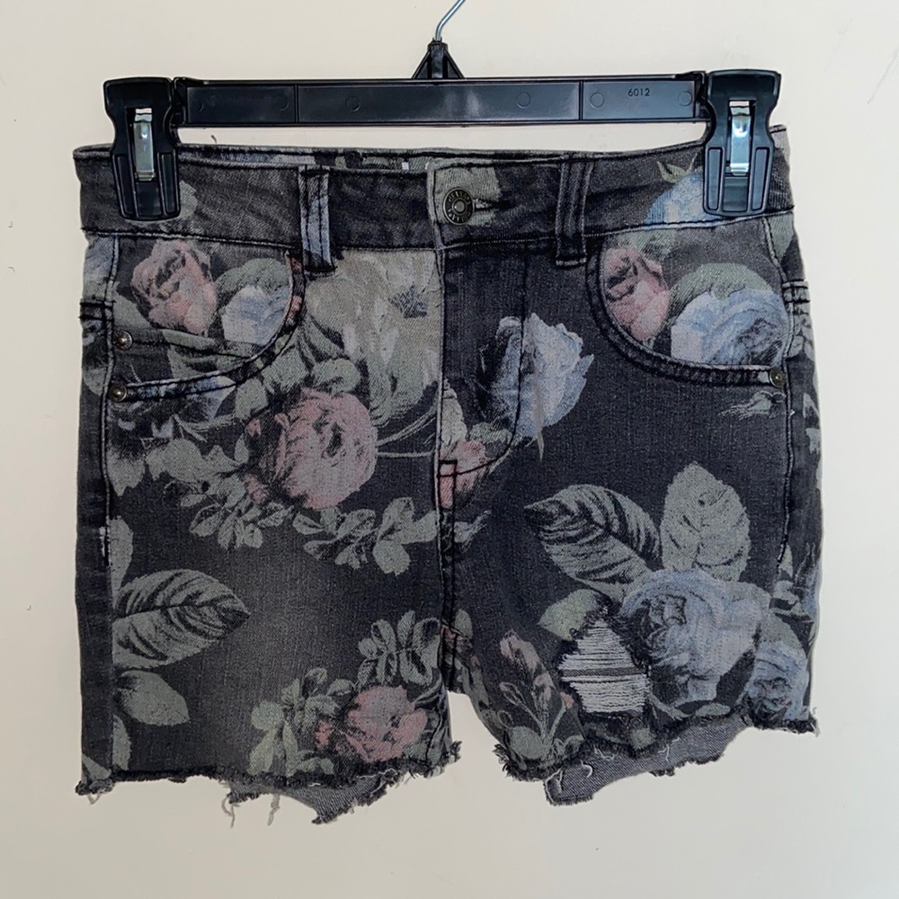 Liv size 1/2 grey flower-print cutoff shorts